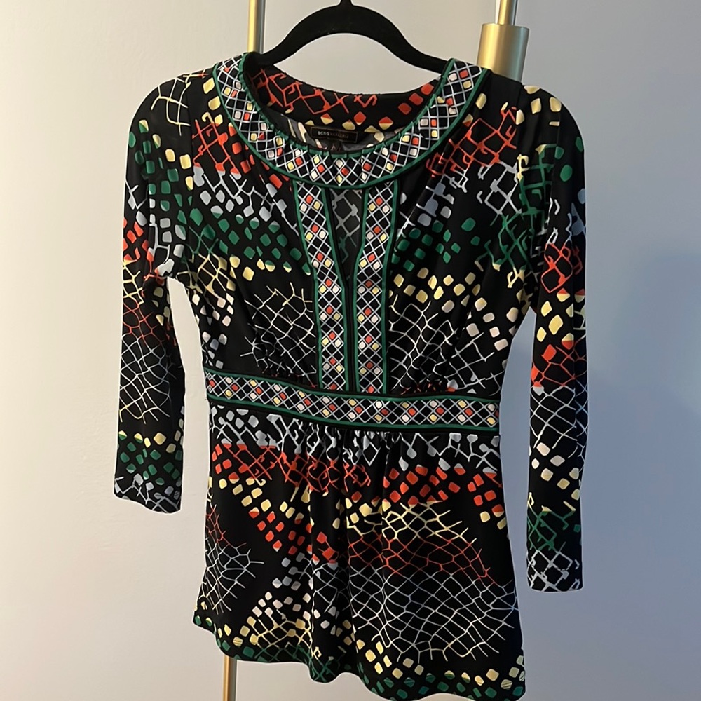 Fitted top beautiful patter bcbg xxl but fits like a small